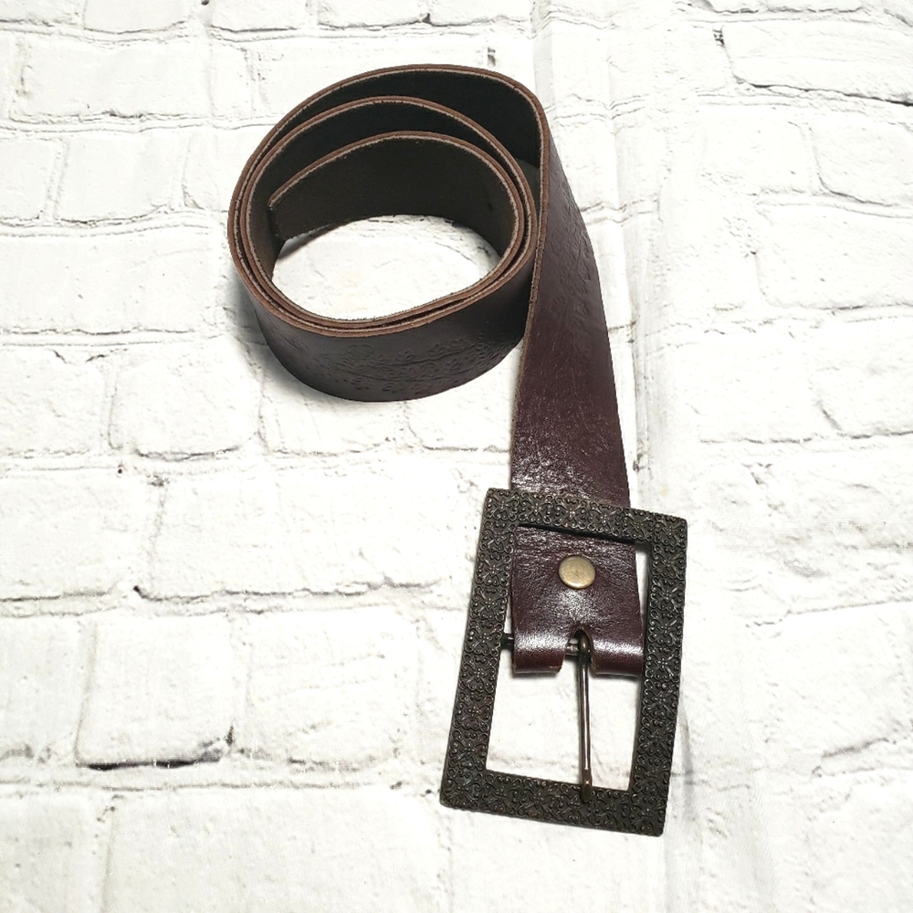 Melamed flower printed belt.